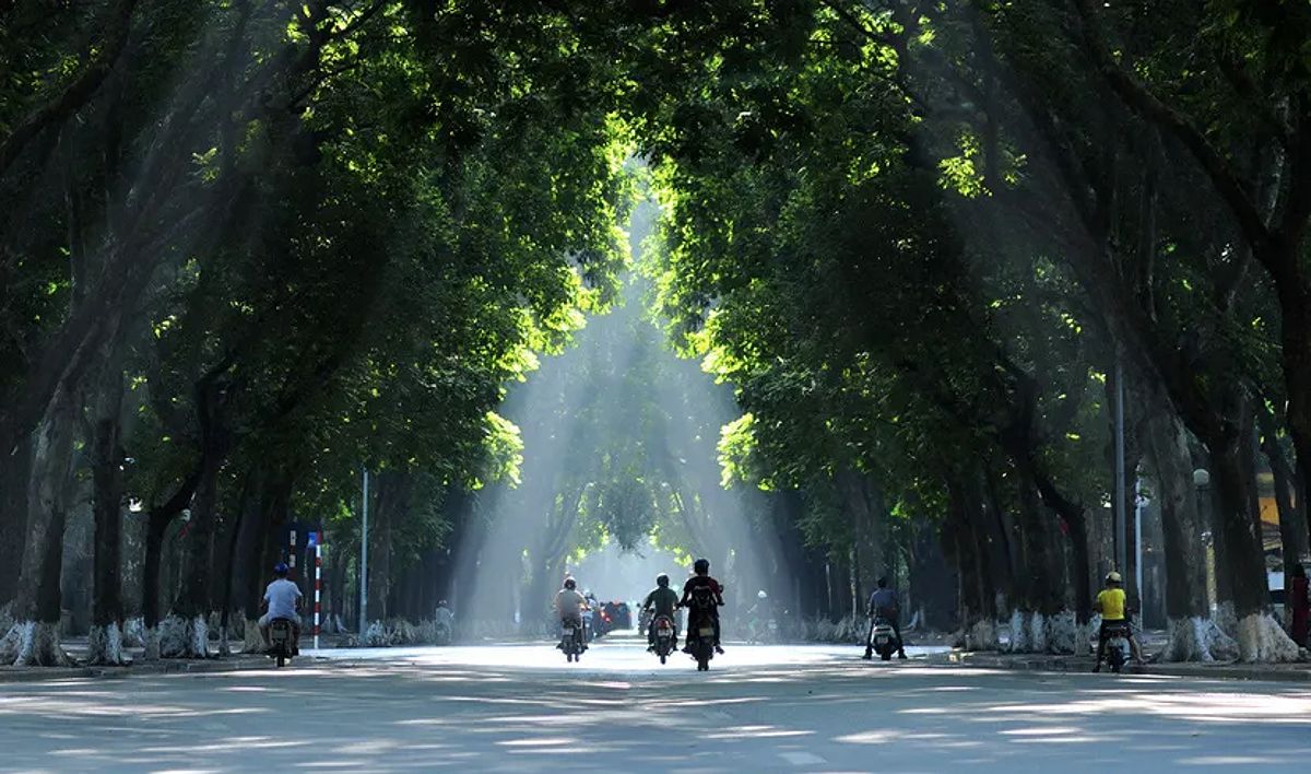 Autumn is the best time to travel to Hanoi