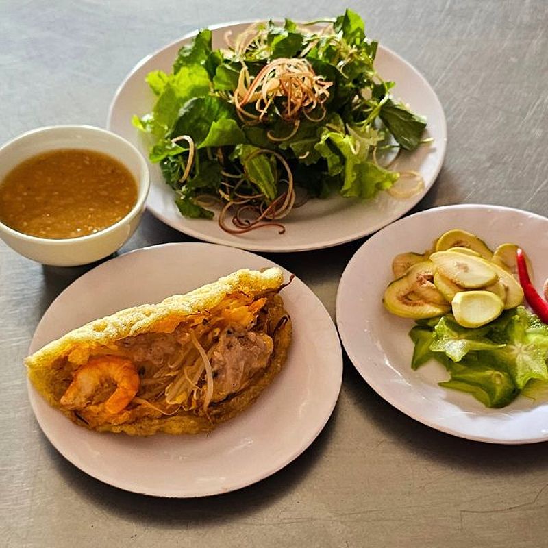 Banh Khoai at Lạc Thiện Restaurant