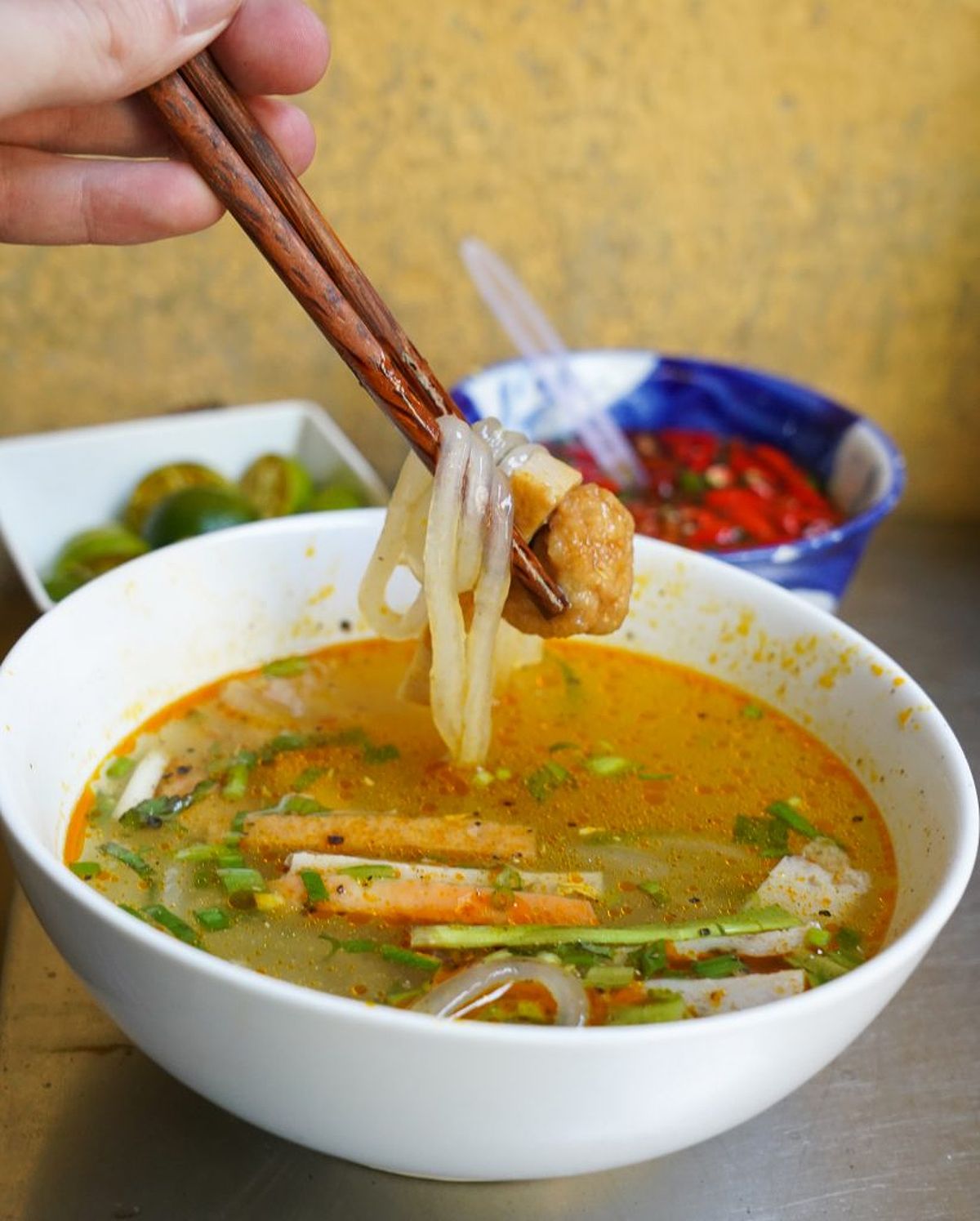 Best street food hoi an vietnam noodles