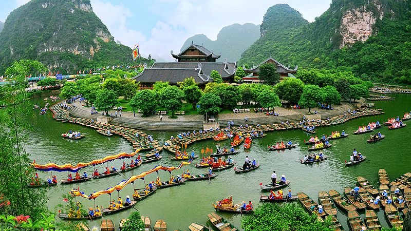 Boat trip in Trang An Complex - Boat ride in Ninh Binh