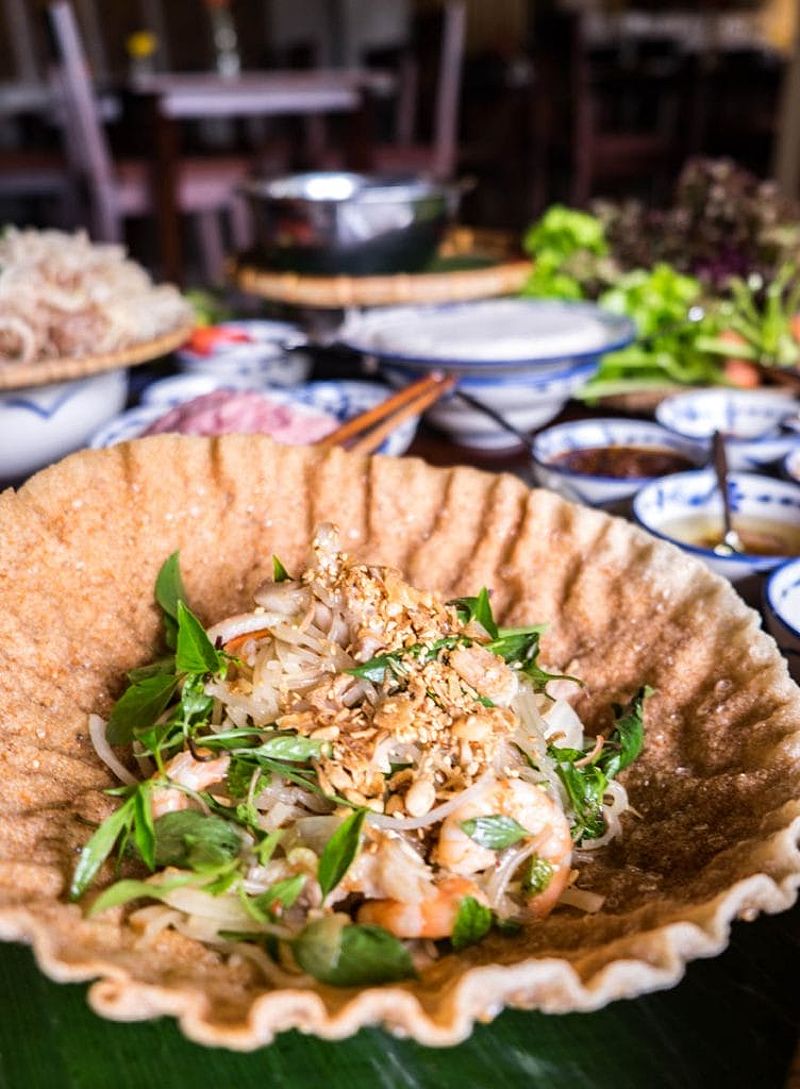 Cassava noodle salad in cooking class Hoi An