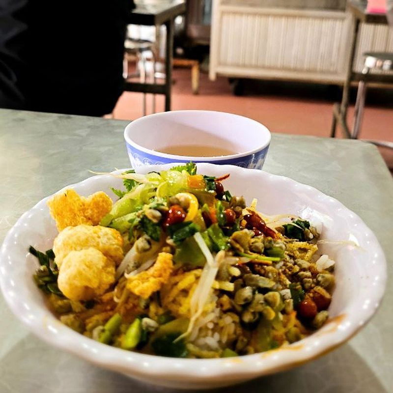 Com Hen at Cơm Hến Đập Đá