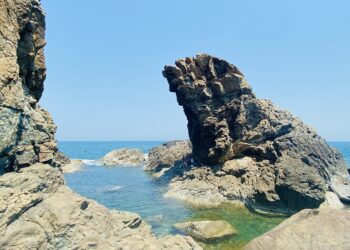 Mũi Nghê - A Natural Pool Amidst the Sea - image 1