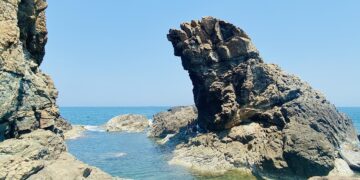 Mũi Nghê - A Natural Pool Amidst the Sea - image 1