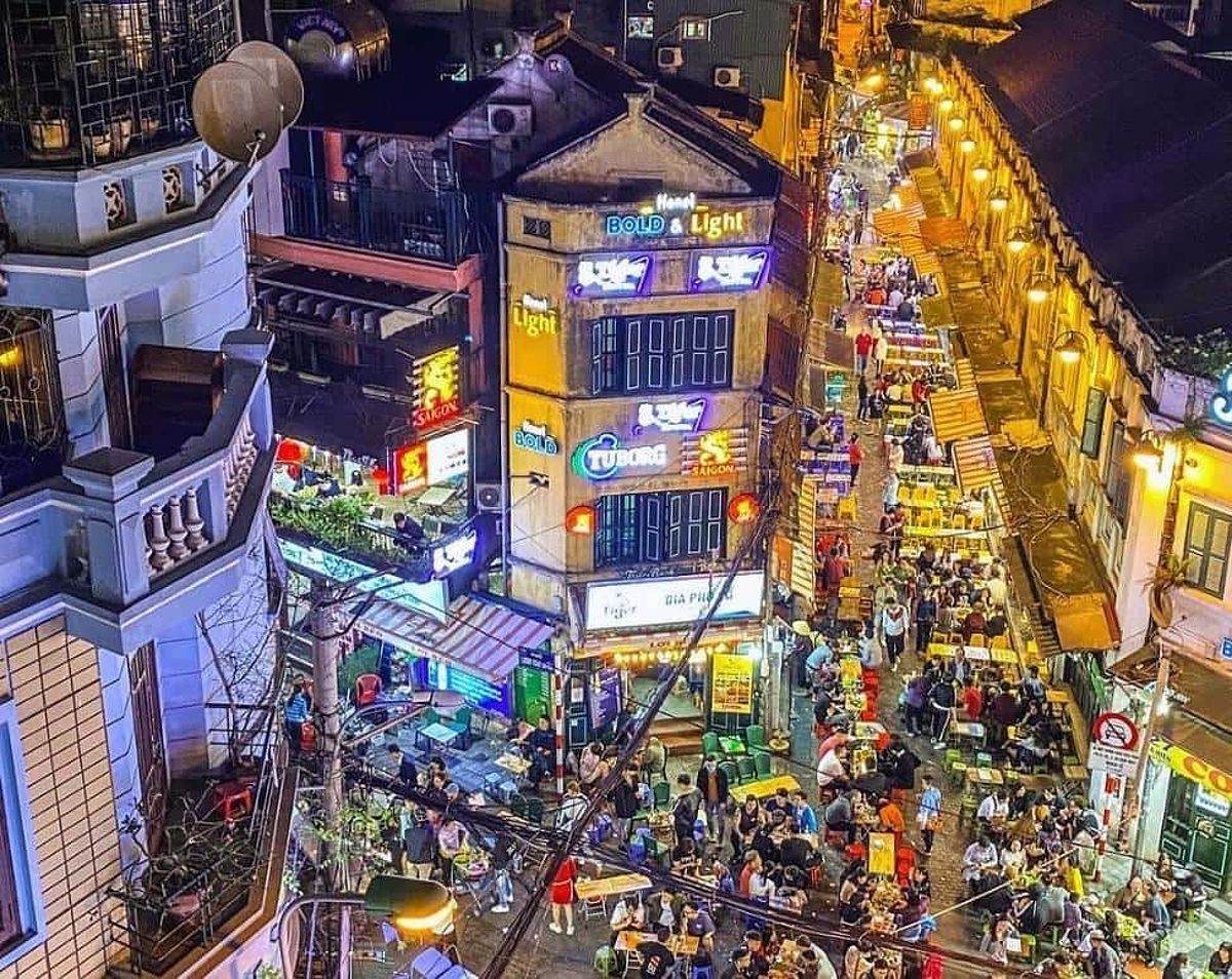 Hanoi nightlife streets