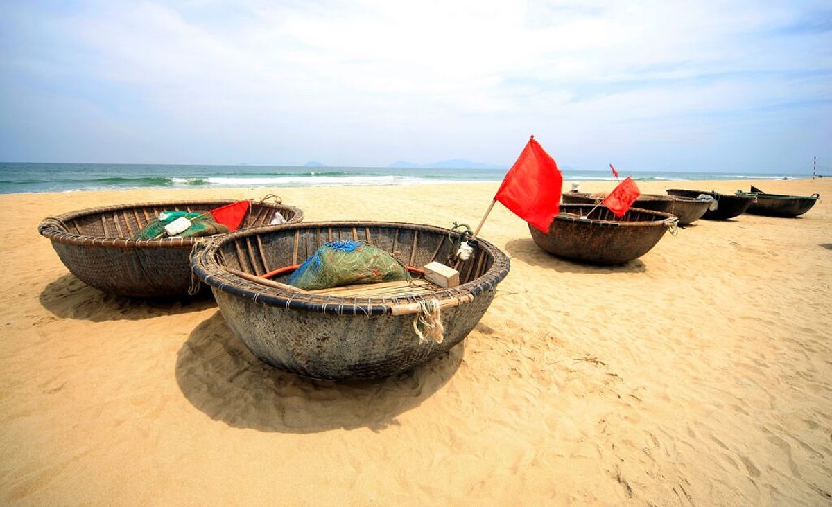 Hire a coracle to go fishing at Cua Dai Beach
