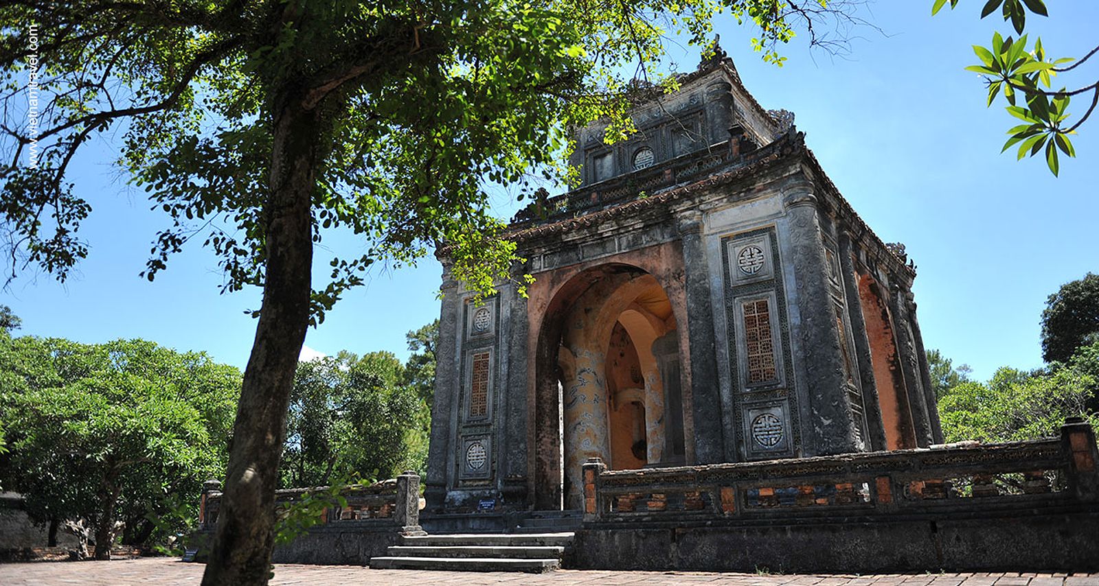 Hue in a sunny day