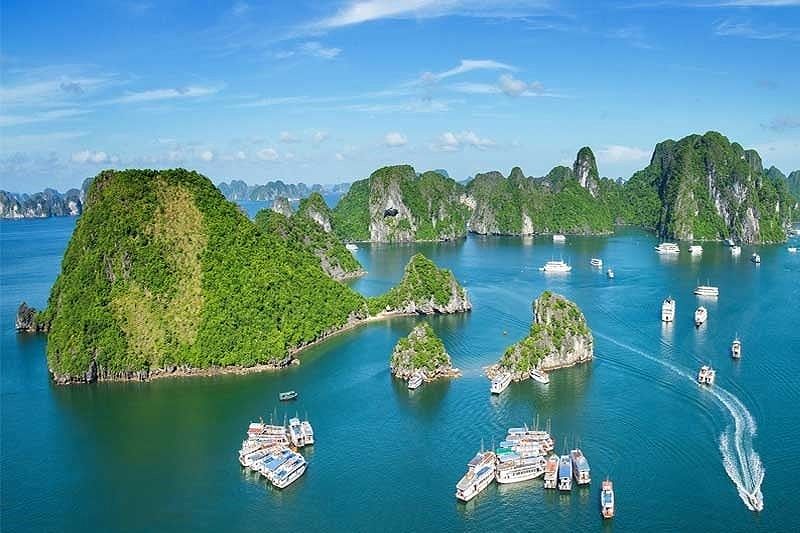 Kayaking in Ha Long Bay