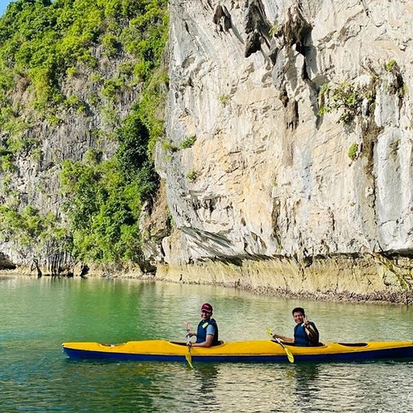 Kayaking in Lan Ha Bay