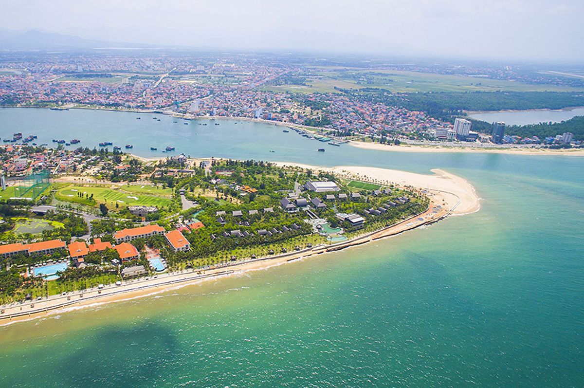 Nhat Le Beach