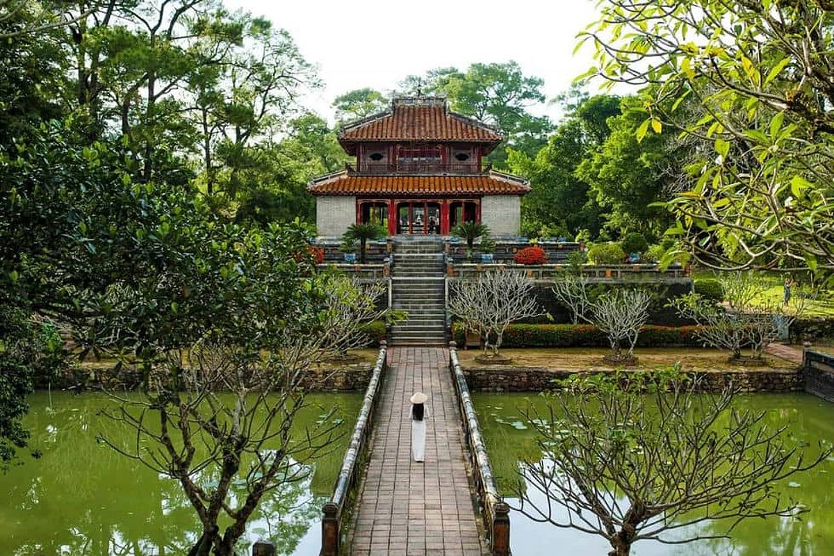 Royal-tombs-hue-minh-mang-tomb