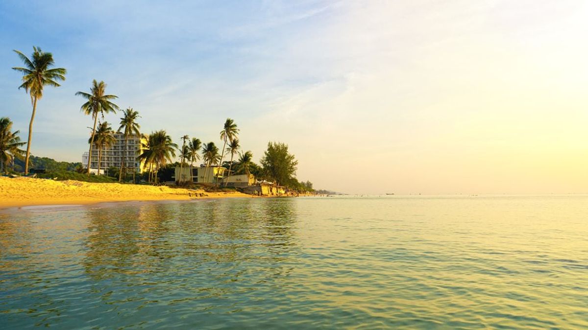 Truong Beach, a lively beach for families