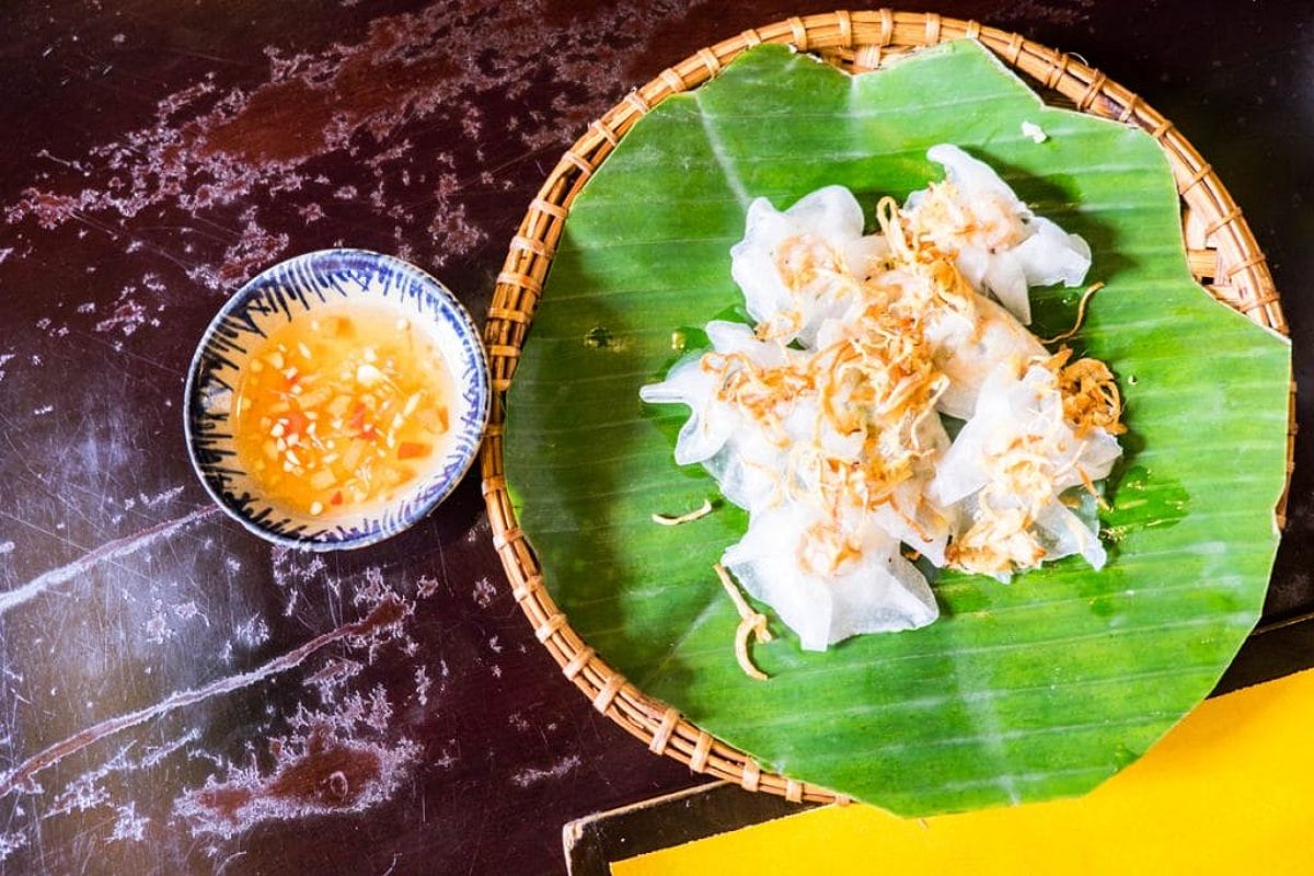 White Rose Dumplings on Banana Leaf